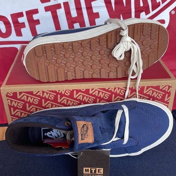 Vans Men’s Sk8-Hi Mte-1
Dress Blues/Nubuck
VN0A5HZYA07
boots - sneakers - Picture 3 of 16